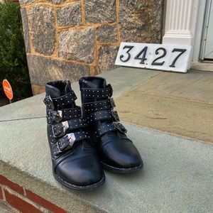 Size: 7 Black Buckle Boots